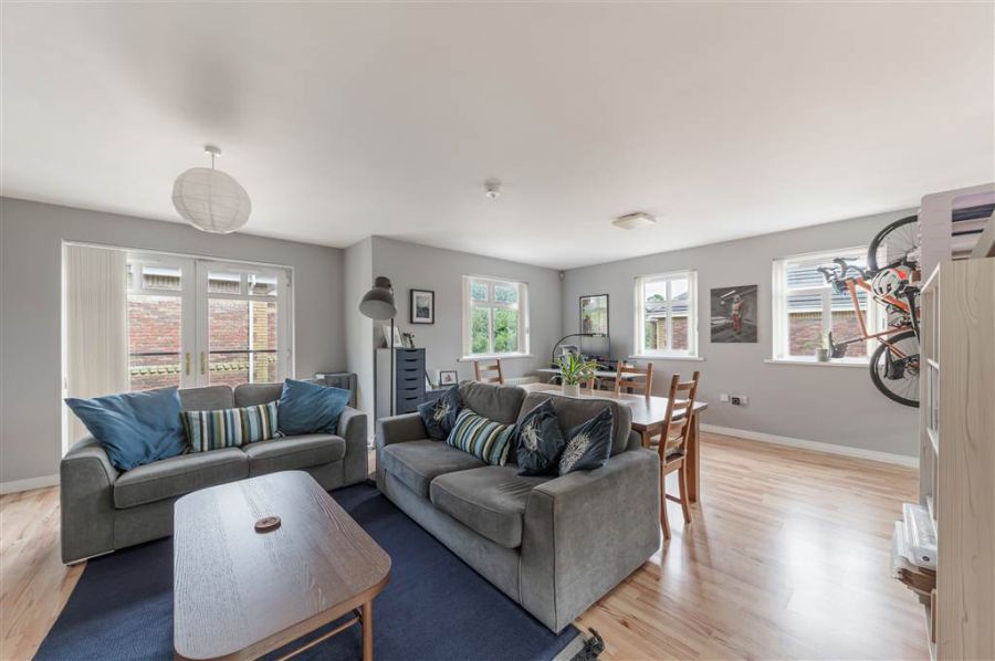 17 Glenburn Manor