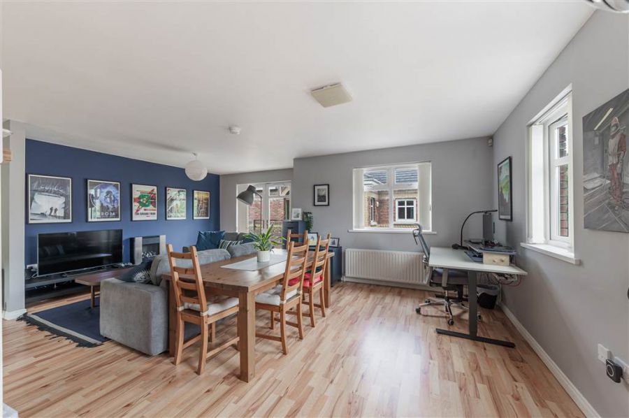 17 Glenburn Manor