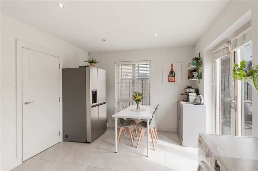 48 Woodbrook Walk