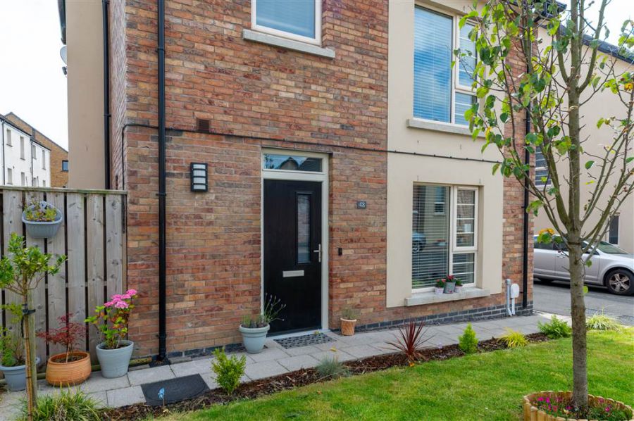 48 Woodbrook Walk