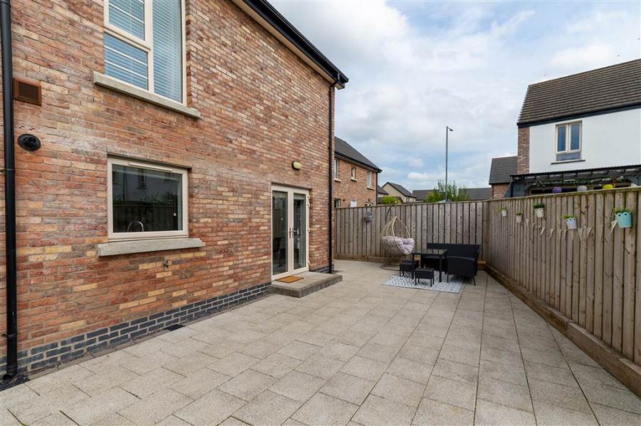 48 Woodbrook Walk