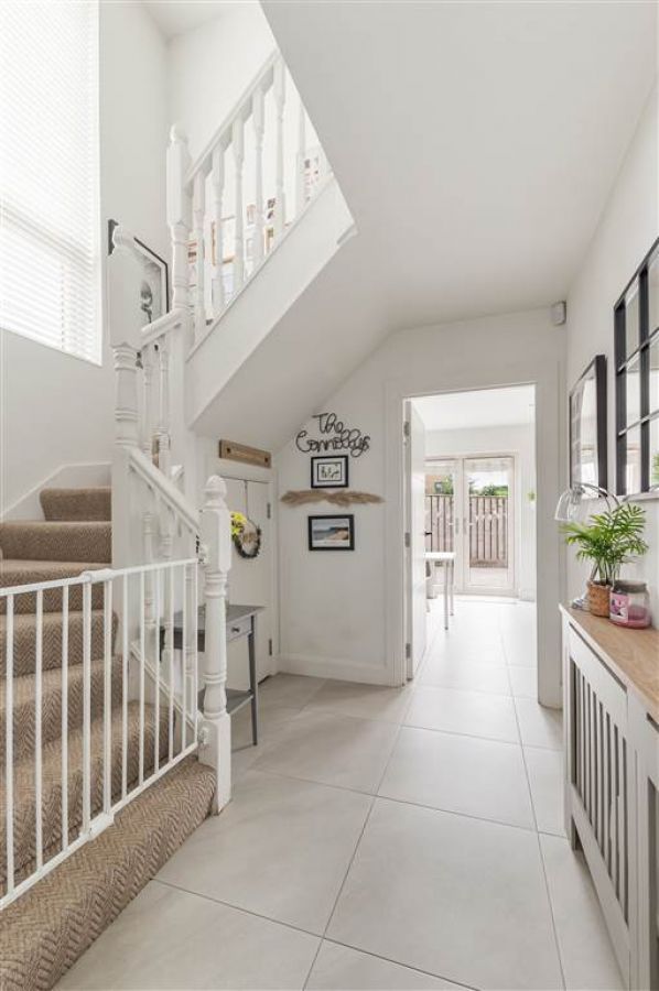 48 Woodbrook Walk