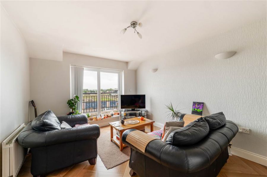 Apt 6 Casement Court