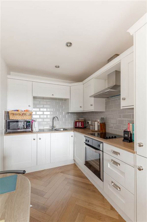 Apt 6 Casement Court