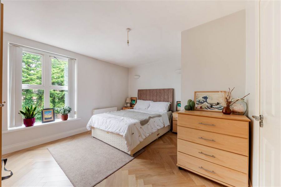 Apt 6 Casement Court