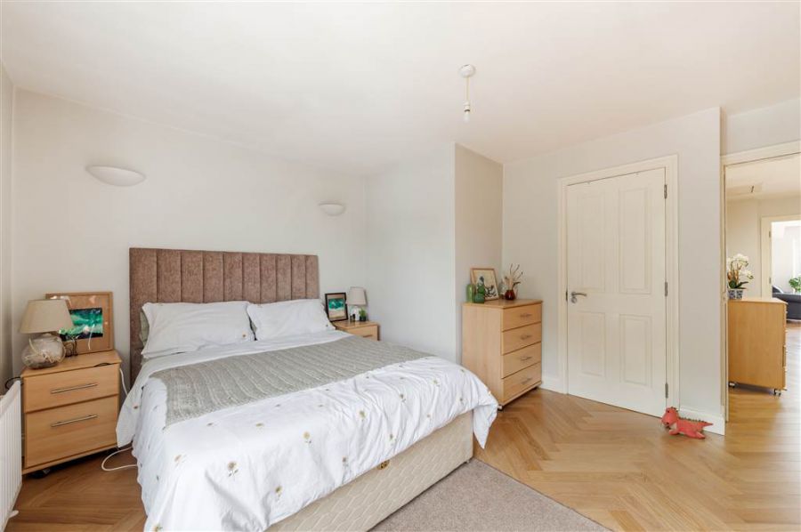 Apt 6 Casement Court