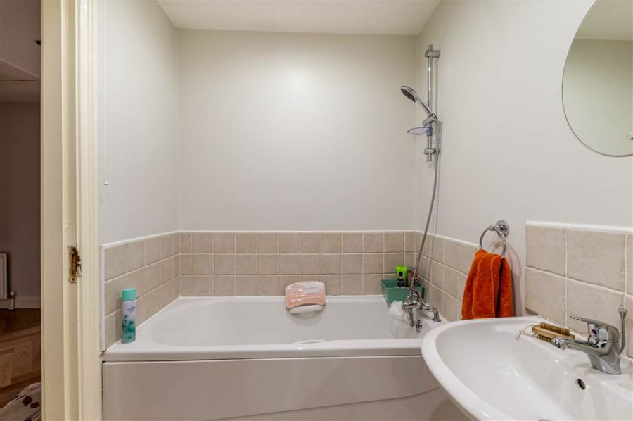 Apt 6 Casement Court