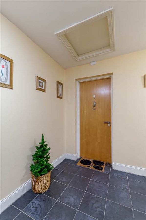 Apt 6 Casement Court
