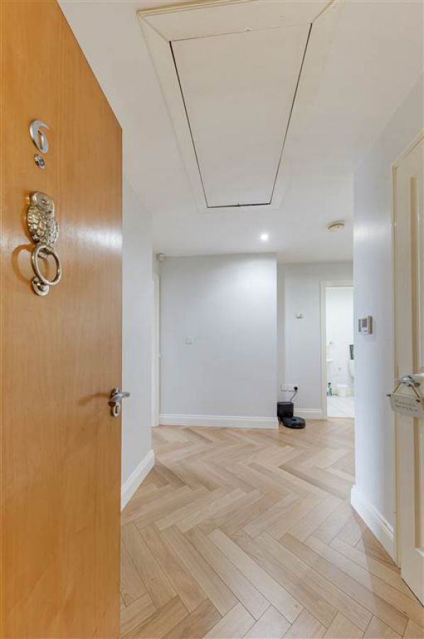 Apt 6 Casement Court