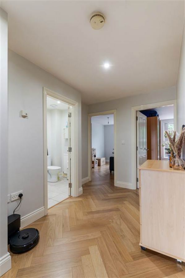 Apt 6 Casement Court