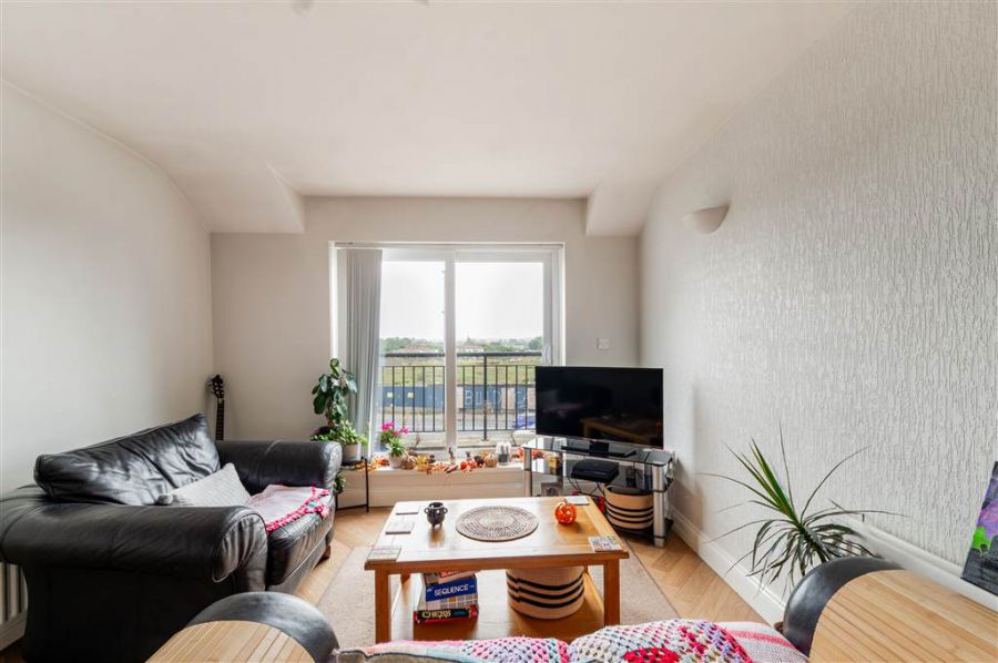 Apt 6 Casement Court
