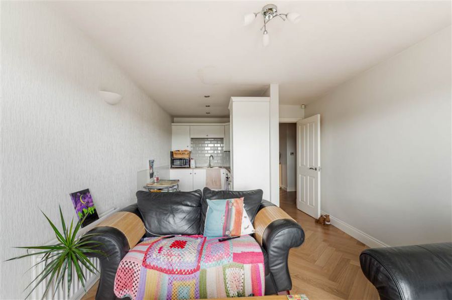 Apt 6 Casement Court