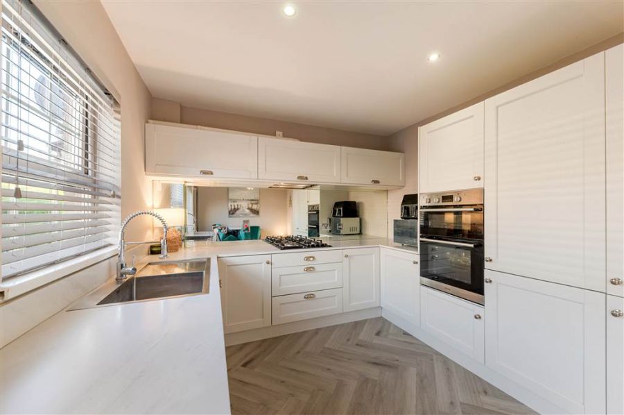 10 Mount Eagles Square