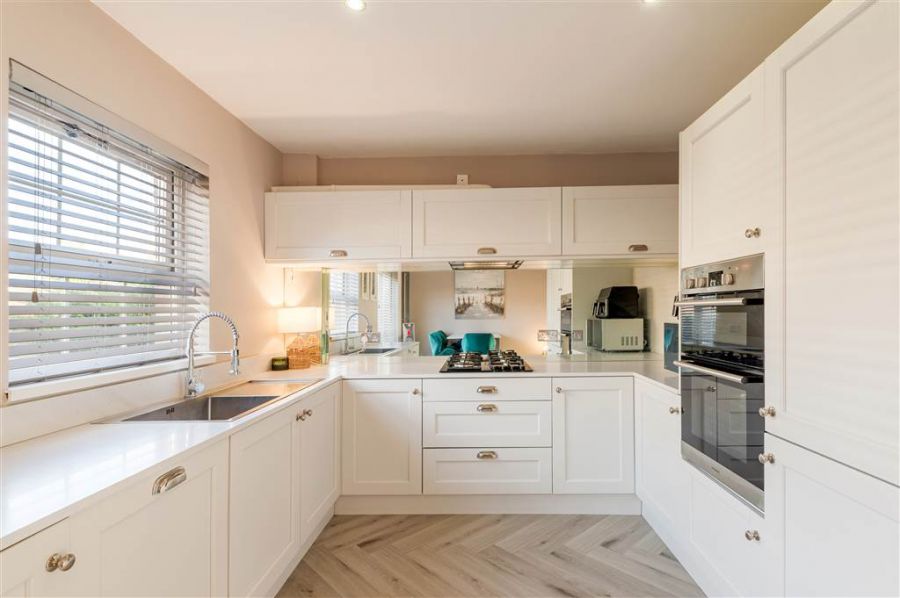 10 Mount Eagles Square