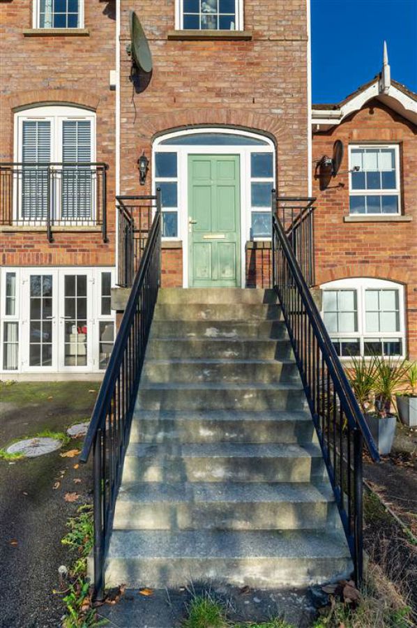 10 Mount Eagles Square