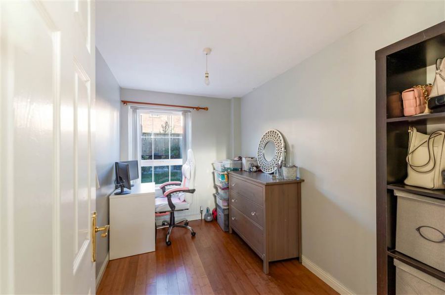 10 Mount Eagles Square