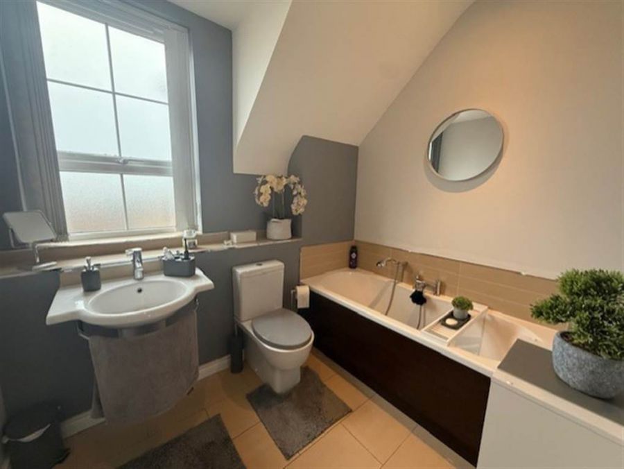 32 Lady Wallace Walk