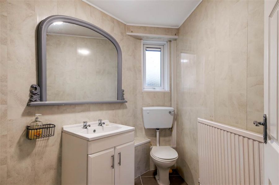 30B Glassmullen Gardens