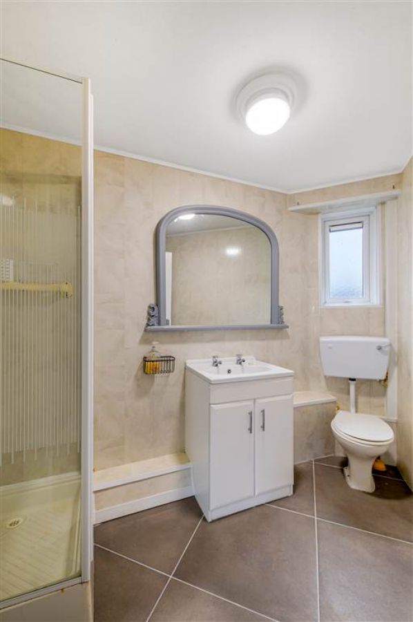 30B Glassmullen Gardens