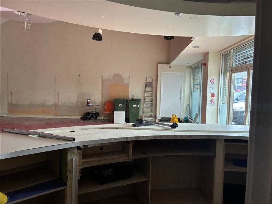 TO LET SHOP UNIT 2, 123 Longstone Street