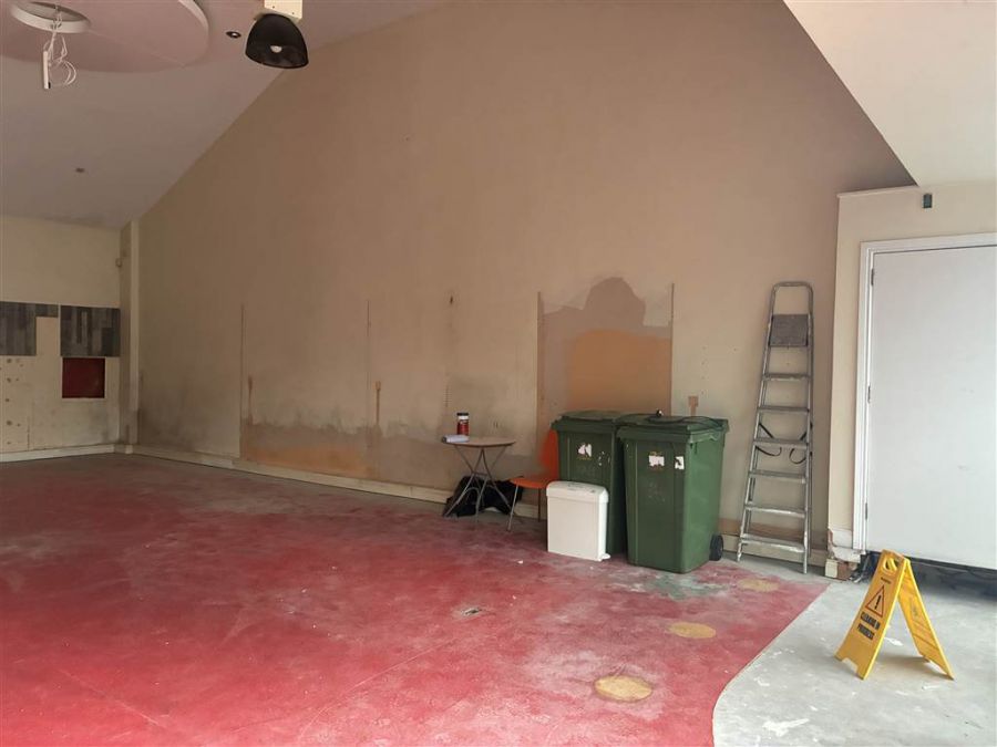 TO LET SHOP UNIT 2, 123 Longstone Street