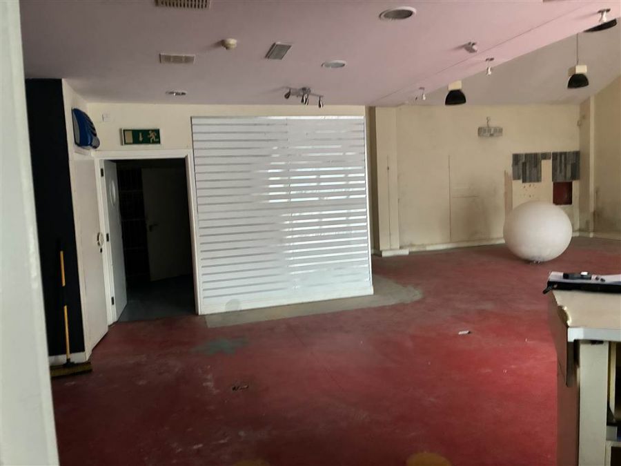 TO LET SHOP UNIT 2, 123 Longstone Street