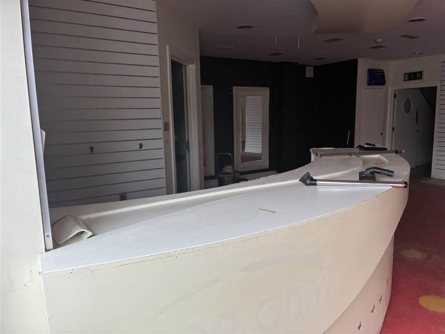 TO LET SHOP UNIT 2, 123 Longstone Street