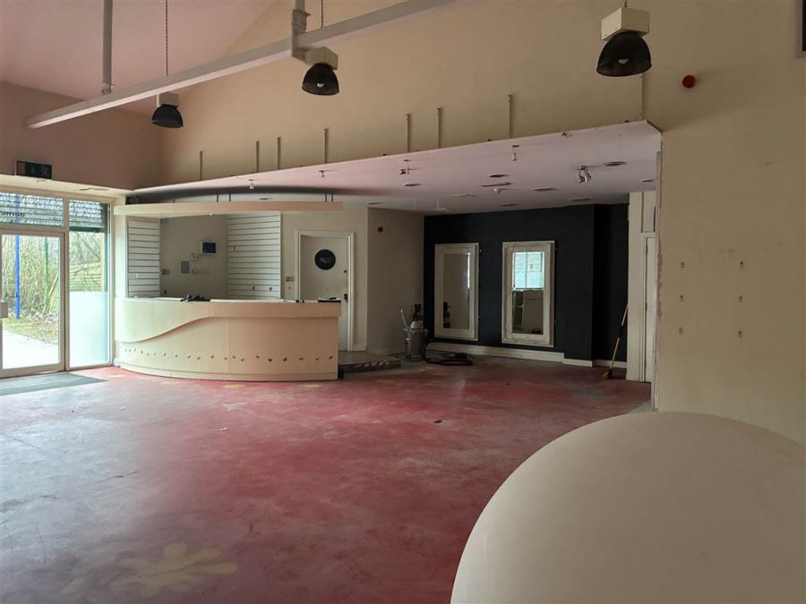 TO LET SHOP UNIT 2, 123 Longstone Street