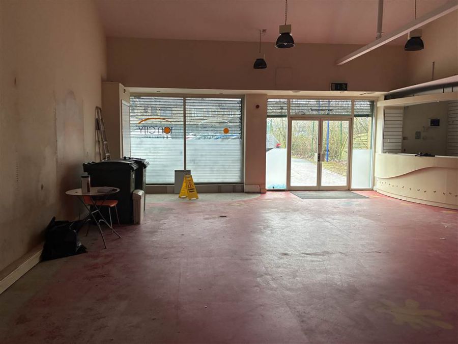 TO LET SHOP UNIT 2, 123 Longstone Street