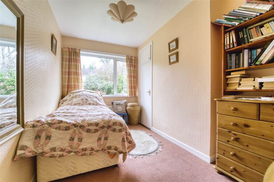 12 Aberdelghy Gardens