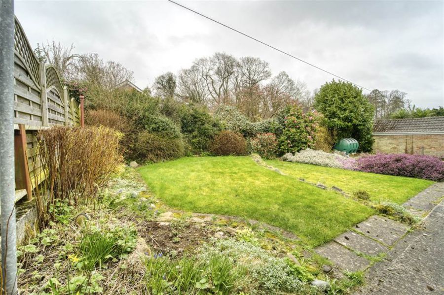 12 Aberdelghy Gardens