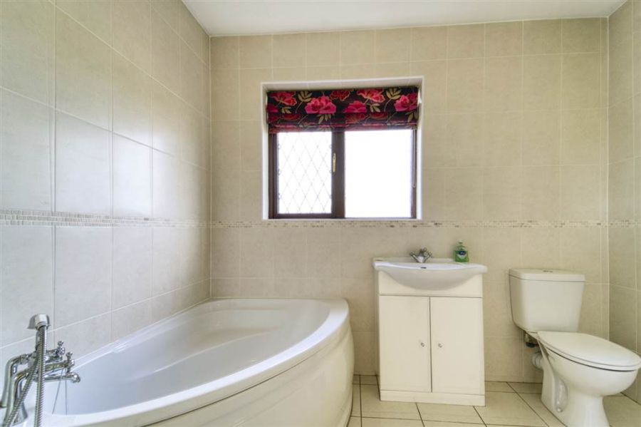 52 Halfpenny Gate Road