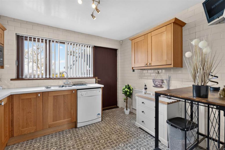House and 3 acres, 5 Rock Road