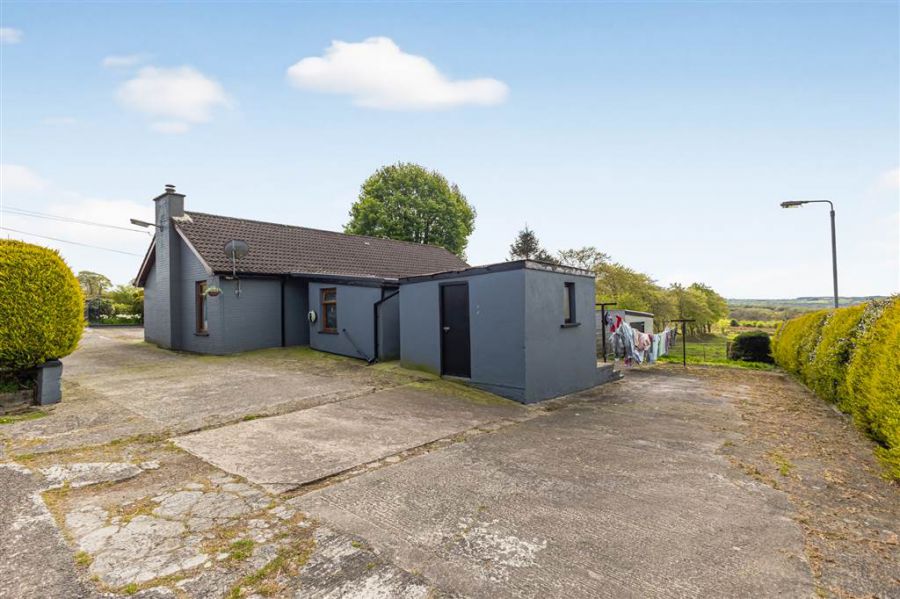 House and 3 acres, 5 Rock Road