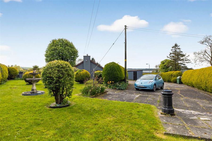 House and 3 acres, 5 Rock Road