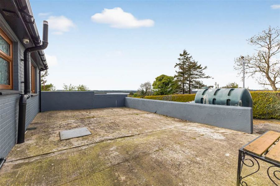 House and 3 acres, 5 Rock Road