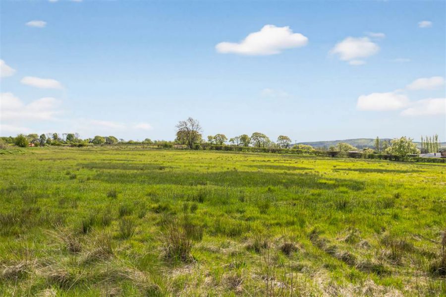 House and 3 acres, 5 Rock Road