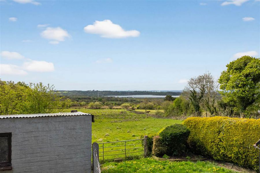 House and 3 acres, 5 Rock Road