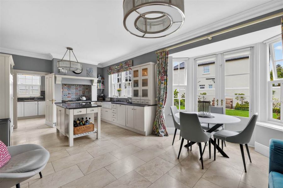 6 Royal Park Avenue