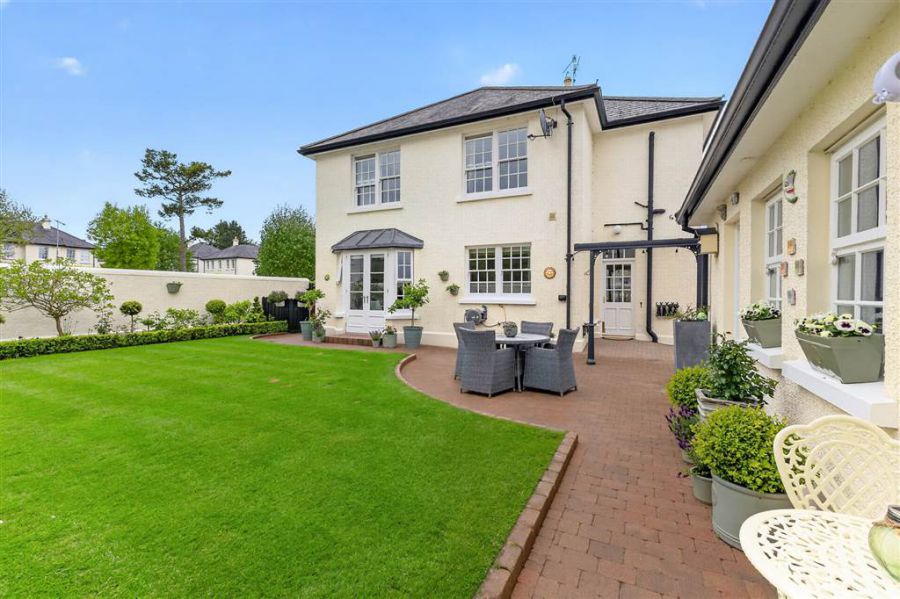 6 Royal Park Avenue