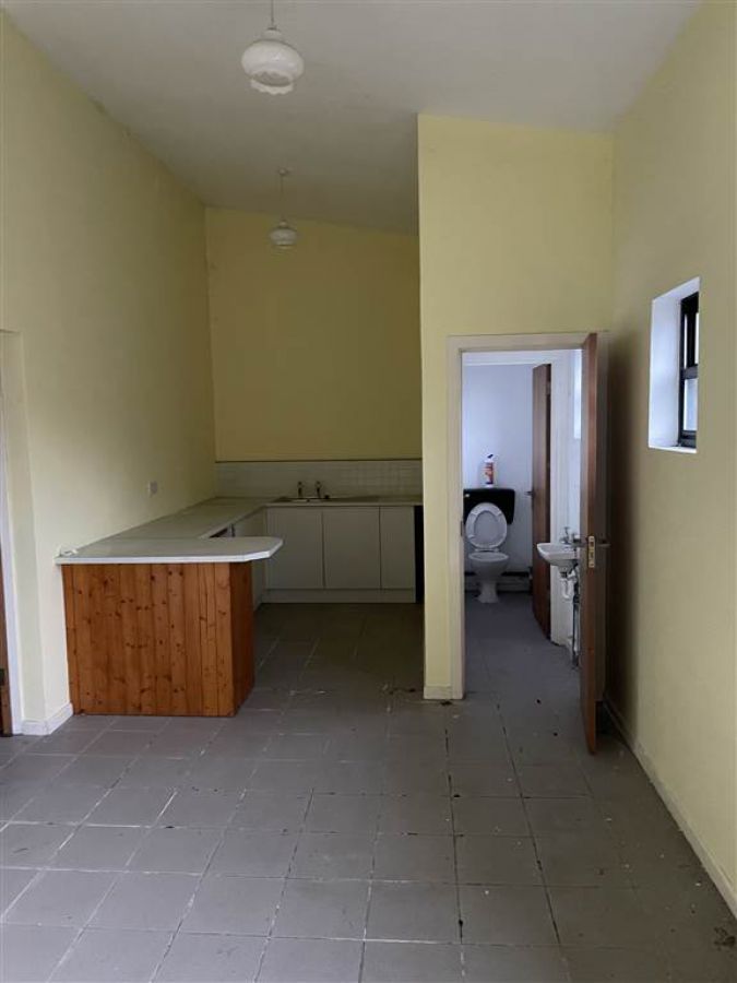 TO LET, 92e Warren Gardens