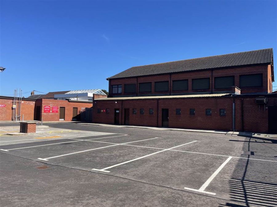 TO LET, 92e Warren Gardens