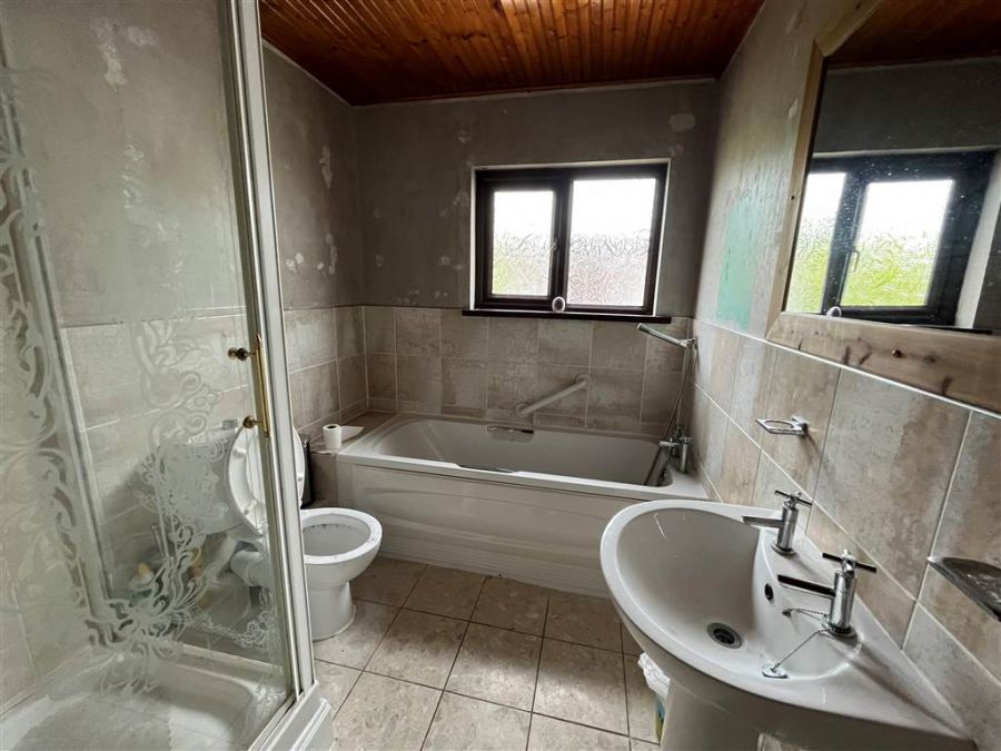 !!CASH OFFERS ONLY!!, 19 Glen View