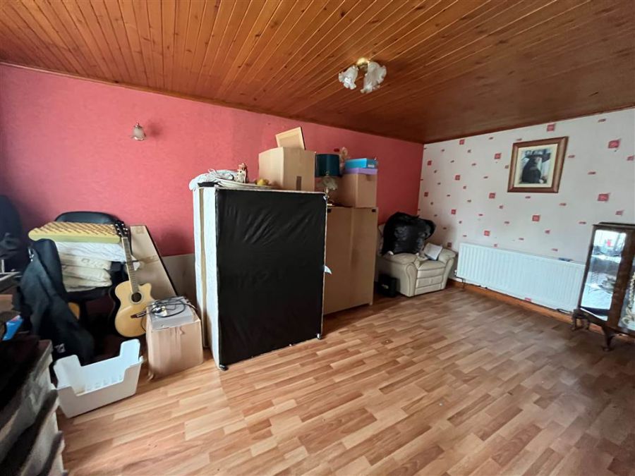 !!CASH OFFERS ONLY!!, 19 Glen View