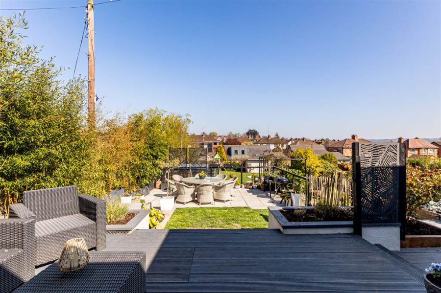 16 Carrisbrook Gardens