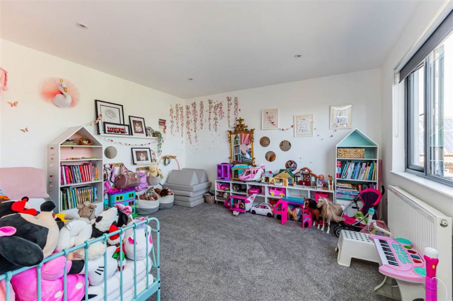 16 Carrisbrook Gardens