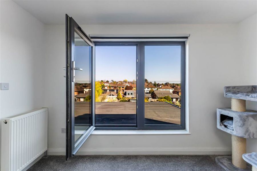 16 Carrisbrook Gardens
