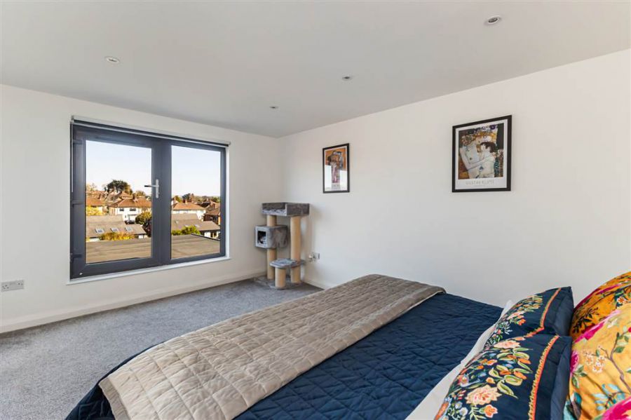 16 Carrisbrook Gardens