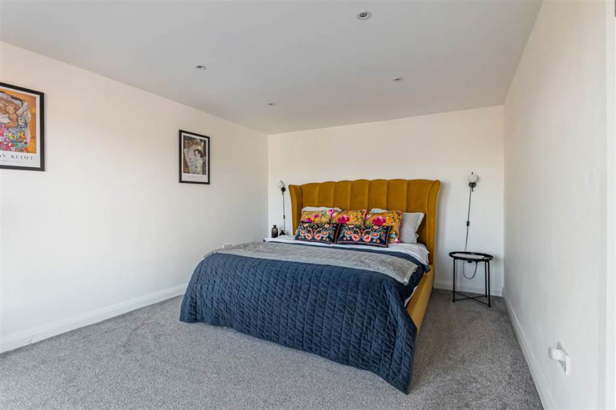 16 Carrisbrook Gardens