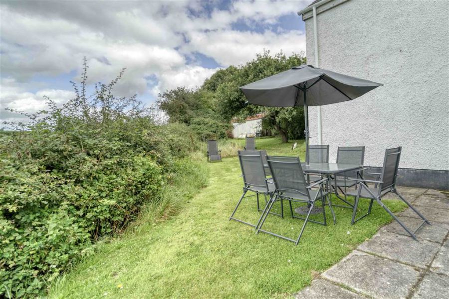 Larch Cottage, 16 Drumlin Road Larch Cottage, 16 Drumlin Road